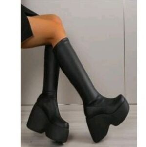 Faux leather stretch pull on Black platform boots sz CN41 US9